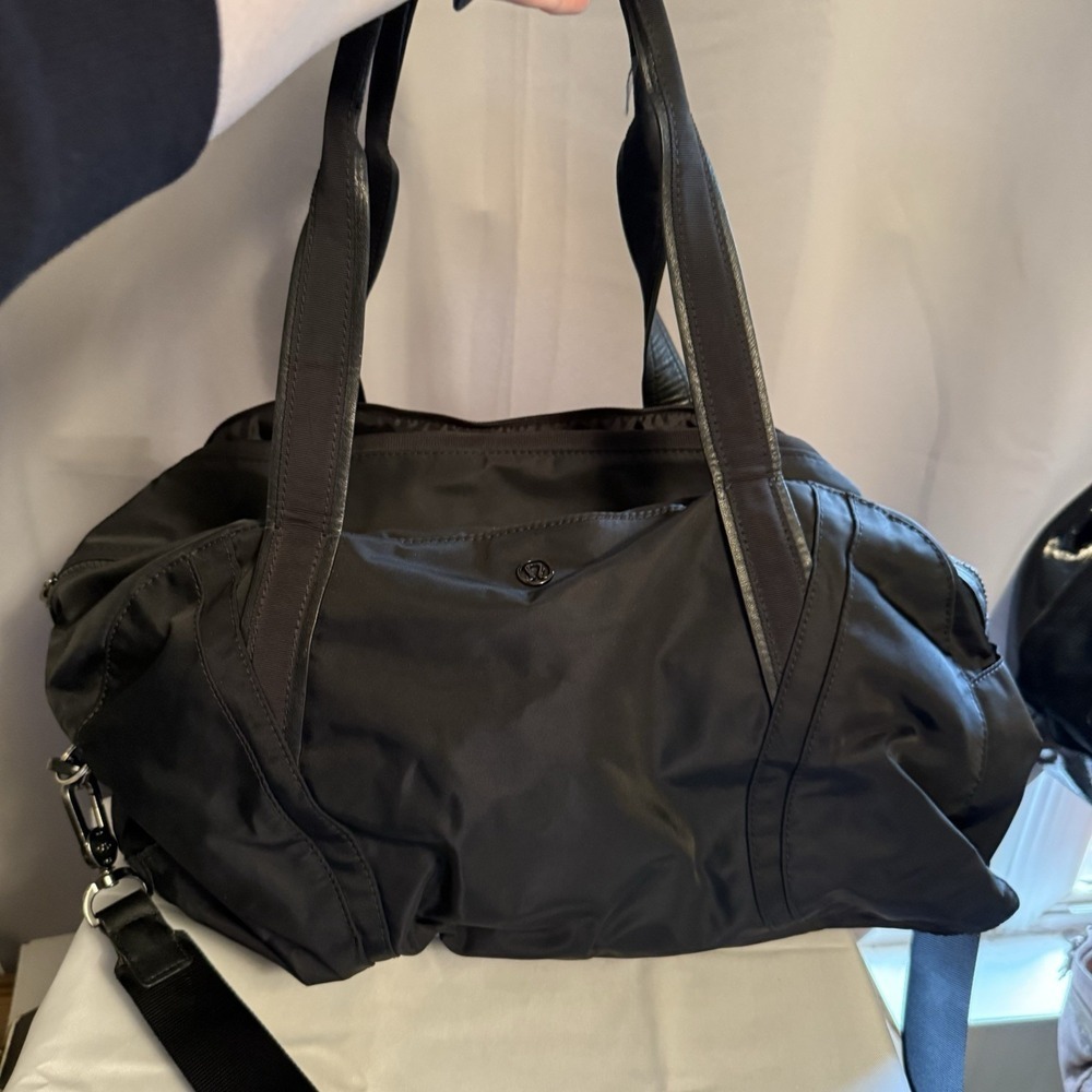 Lululemon Out Of Range Black Duffle Overnight Gym Weekender Bag Unisex